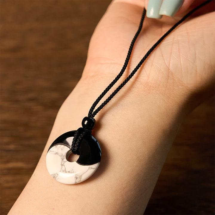 Collier avec pendentif en corde tressée et Buddha Stones en obsidienne noire naturelle et turquoise blanche, boucle de paix Yin Yang