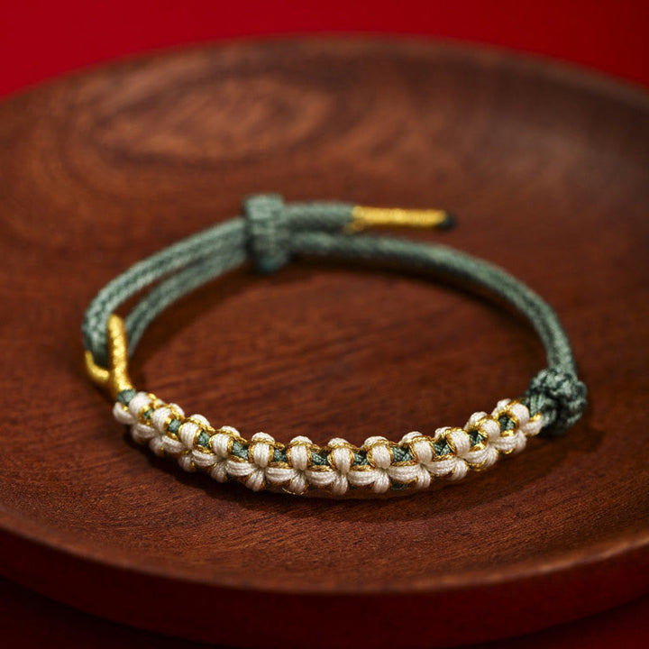 Bracelet tressé en fil d'or tibétain avec Buddha Stones et nœuds colorés en fleurs de pêcher