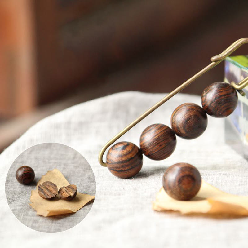 Buddha Stones Broche de guérison vintage en bois de santal, perles d'ébène, agathis alba, peltogyne