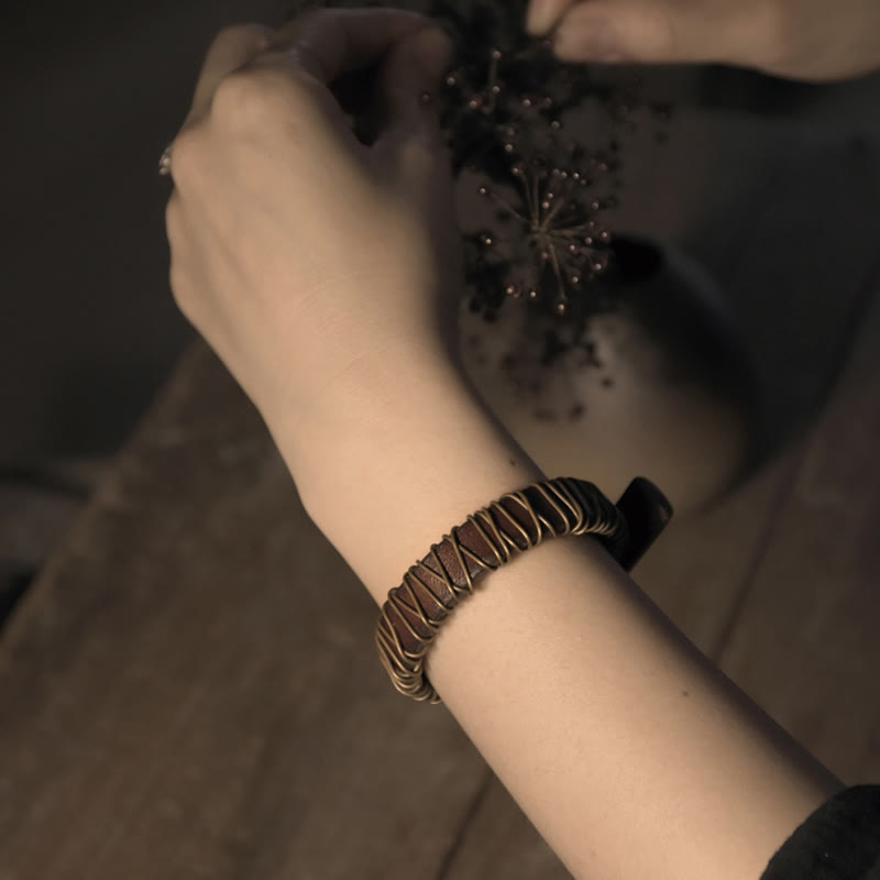 Bracelet d'équilibre en cuir et laiton avec Buddha Stones vintage