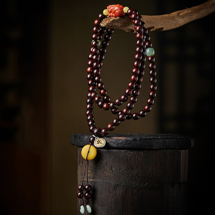 Buddha Stones Zodiaque chinois Bouddha natal 108 perles Mala Petite feuille Bois de santal rouge Agate rouge Bracelet de protection PiXiu