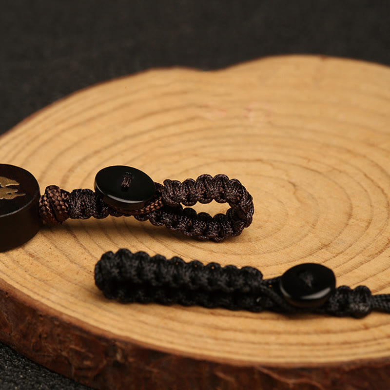 Porte-clés de protection Bouddha sans forme en bois de santal rouge à petites feuilles de Buddha Stones