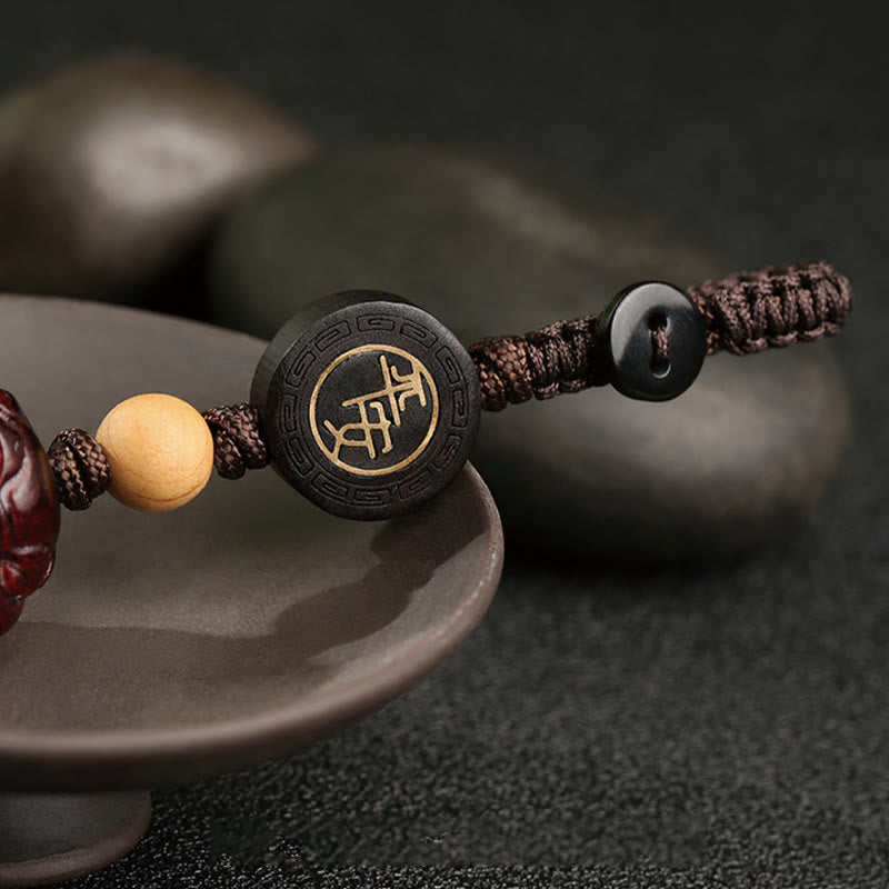 Porte-clés de protection sûr et efficace PiXiu en bois de santal rouge à petites feuilles de Buddha Stones