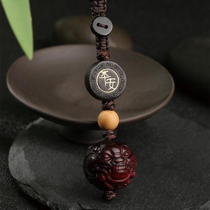 Porte-clés de protection sûr et efficace PiXiu en bois de santal rouge à petites feuilles de Buddha Stones