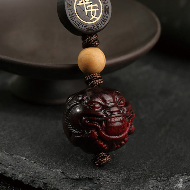 Porte-clés de protection sûr et efficace PiXiu en bois de santal rouge à petites feuilles de Buddha Stones