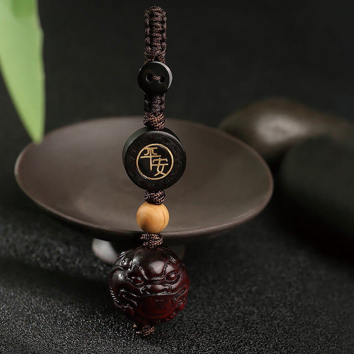 Porte-clés de protection sûr et efficace PiXiu en bois de santal rouge à petites feuilles de Buddha Stones