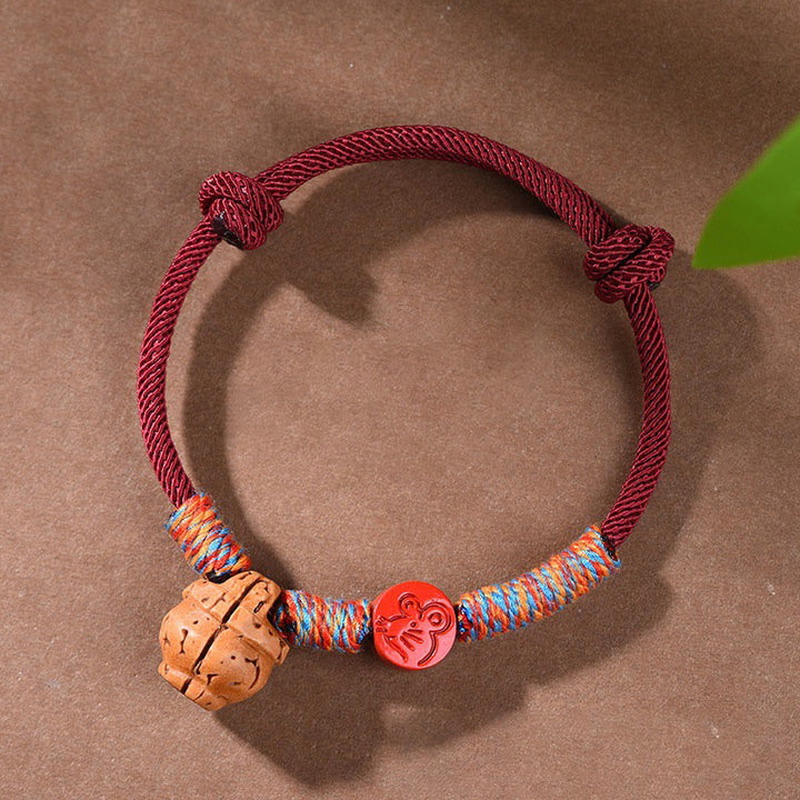 Bracelet porte-bonheur en cinabre et noyau de pêche en fil rouge fait main avec Buddha Stones et zodiaque chinois