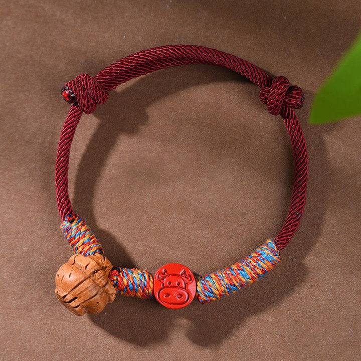 Bracelet porte-bonheur en cinabre et noyau de pêche en fil rouge fait main avec Buddha Stones et zodiaque chinois