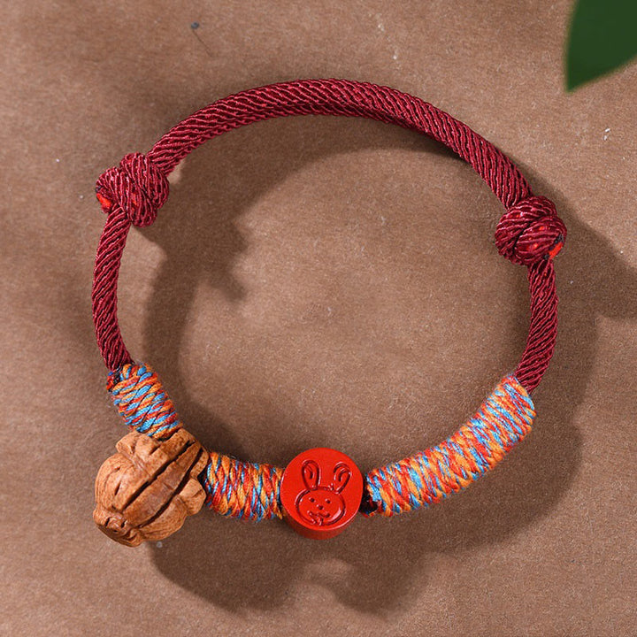 Bracelet porte-bonheur en cinabre et noyau de pêche en fil rouge fait main avec Buddha Stones et zodiaque chinois