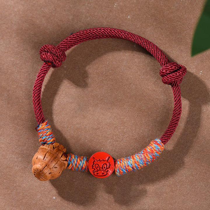 Bracelet porte-bonheur en cinabre et noyau de pêche en fil rouge fait main avec Buddha Stones et zodiaque chinois