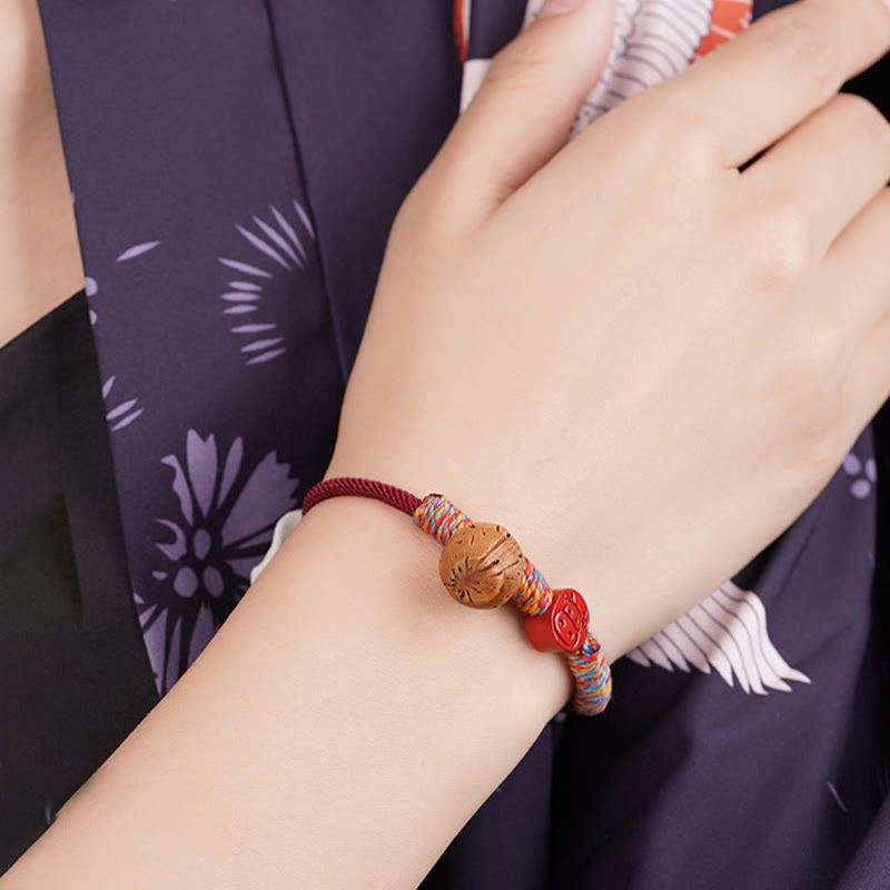 Bracelet porte-bonheur en cinabre et noyau de pêche en fil rouge fait main avec Buddha Stones et zodiaque chinois