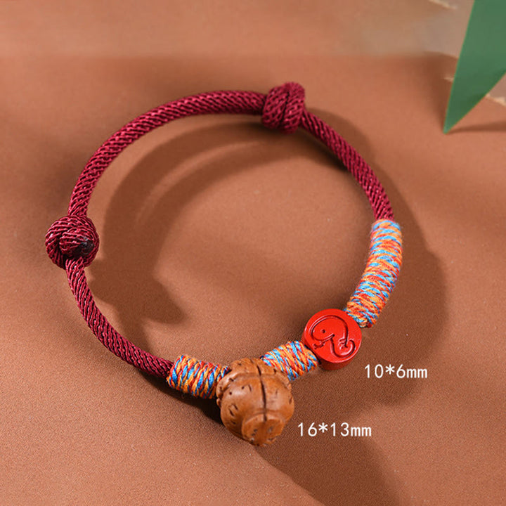 Bracelet porte-bonheur en cinabre et noyau de pêche en fil rouge fait main avec Buddha Stones et zodiaque chinois