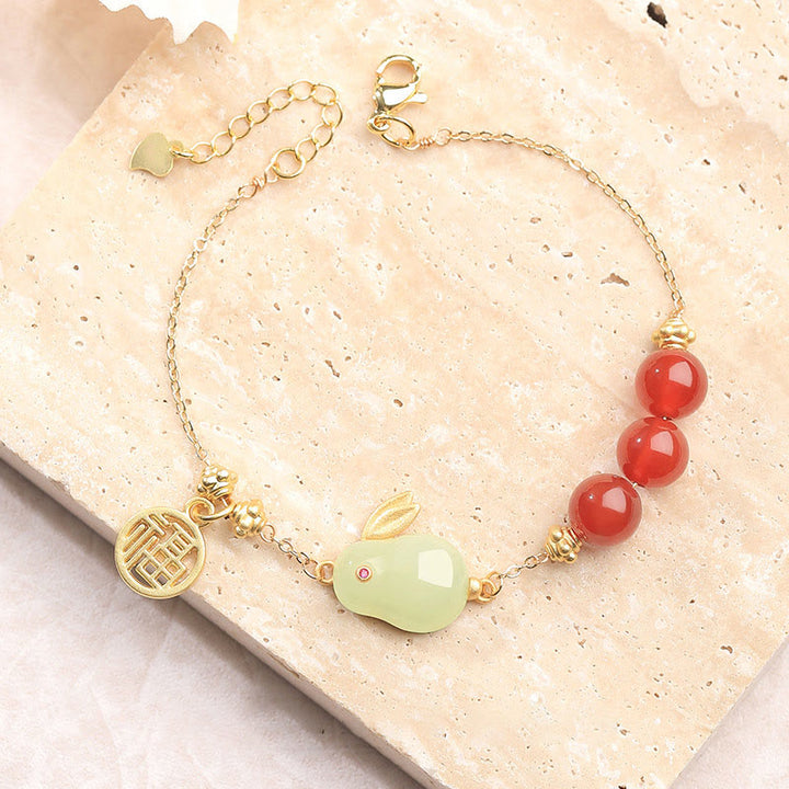 Bracelet en chaîne avec boucle porte-bonheur en Buddha Stones d'agate rouge et jade Hetian avec personnage Fu et lapin