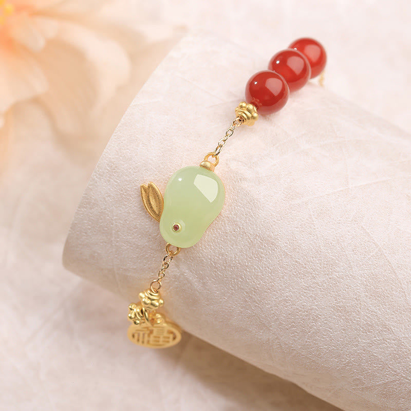 Bracelet en chaîne avec boucle porte-bonheur en Buddha Stones d'agate rouge et jade Hetian avec personnage Fu et lapin