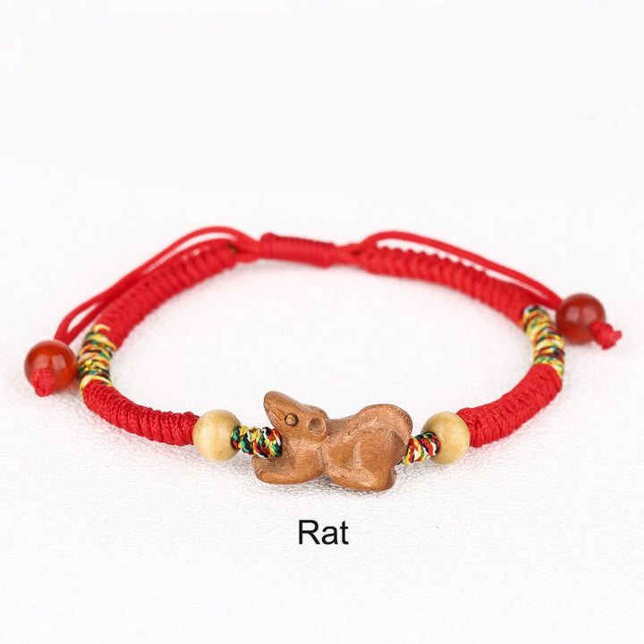 Bracelet porte-bonheur en bois de pêcher avec cordon rouge et signe du zodiaque chinois fait main par Buddha Stones