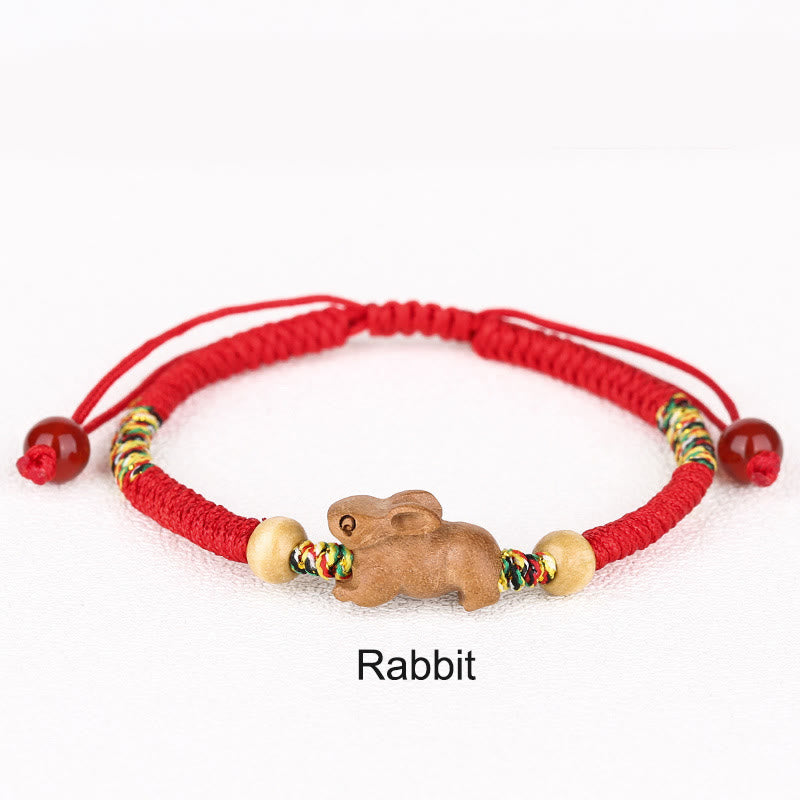 Bracelet porte-bonheur en bois de pêcher avec cordon rouge et signe du zodiaque chinois fait main par Buddha Stones