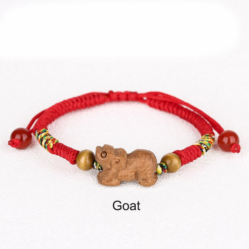 Bracelet porte-bonheur en bois de pêcher avec cordon rouge et signe du zodiaque chinois fait main par Buddha Stones