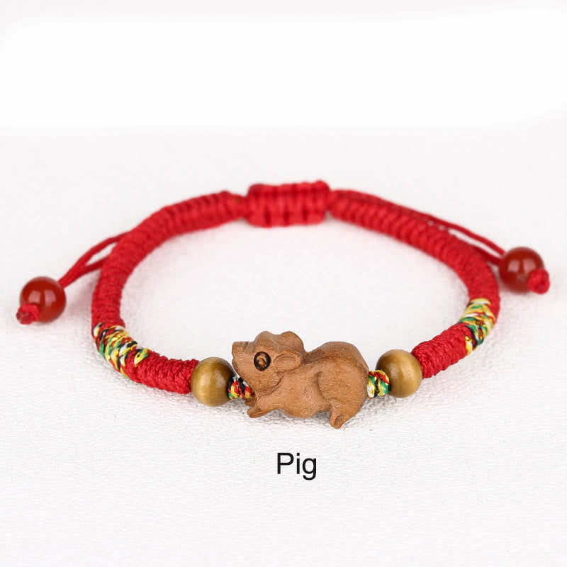Bracelet porte-bonheur en bois de pêcher avec cordon rouge et signe du zodiaque chinois fait main par Buddha Stones