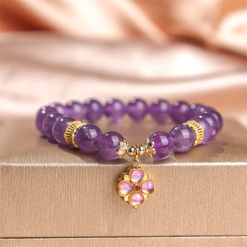 Bracelet de communication avec breloque en améthyste naturelle et trèfle à quatre feuilles de Buddha Stones
