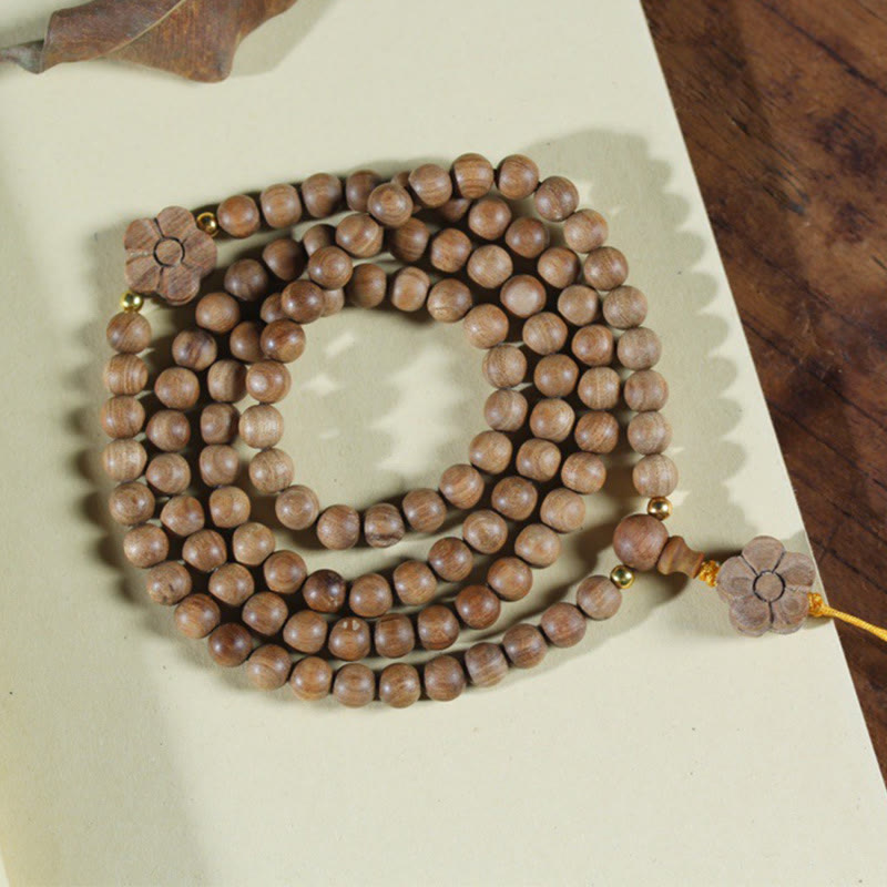 Bracelet Mala de guérison avec breloque en bois de santal et fleur de prunier et Buddha Stones