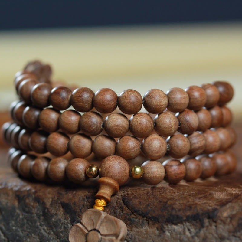 Bracelet Mala de guérison avec breloque en bois de santal et fleur de prunier et Buddha Stones