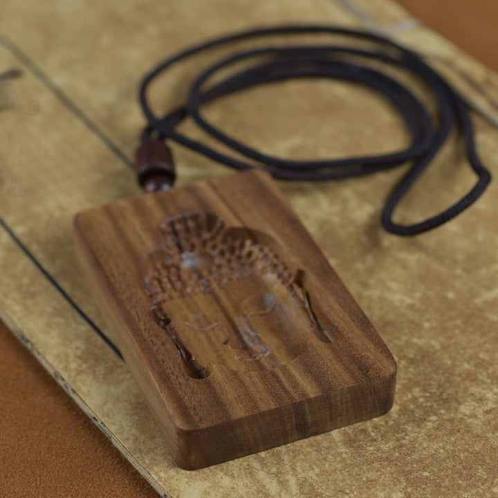 Collier pendentif symbole positif Buddha Stones en bois de santal vert - image 4
