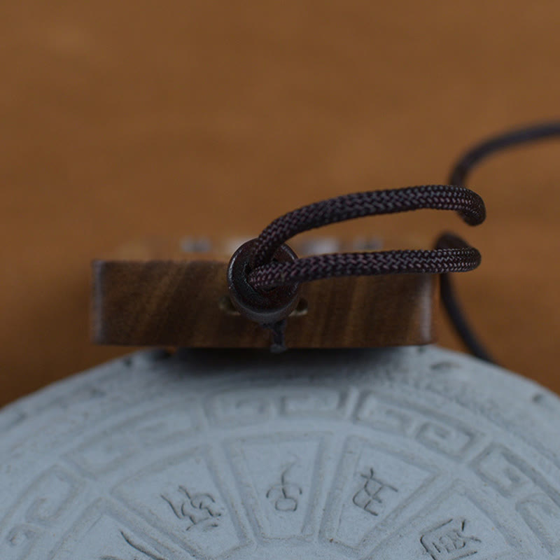 Collier pendentif symbole positif Buddha Stones en bois de santal vert - image 10