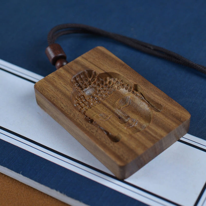 Collier pendentif symbole positif Buddha Stones en bois de santal vert - image 2