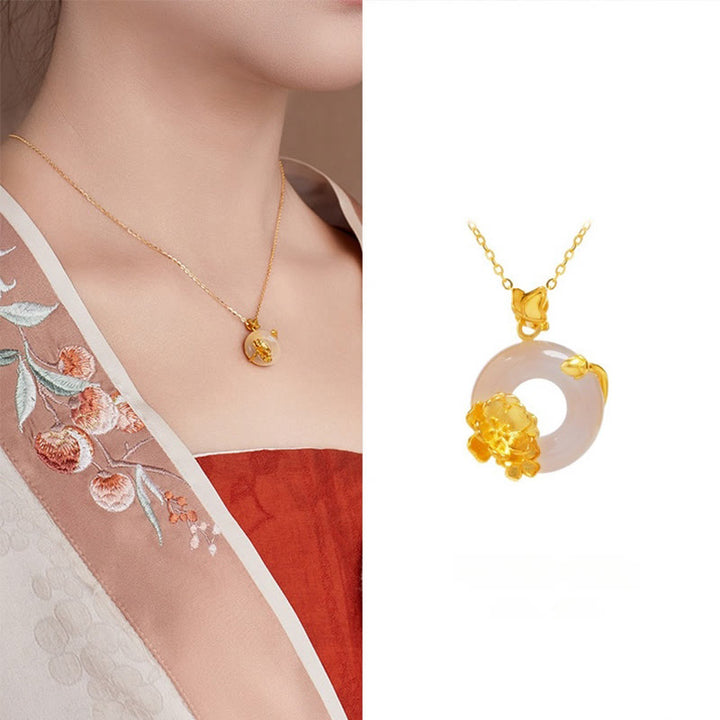 Collier avec pendentif positif en forme de papillon et fleur de pêcher en argent sterling 925 avec boucle de paix en calcédoine blanche et pierres de Buddha Stones