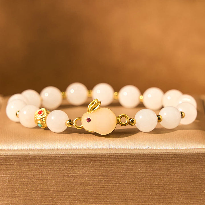 Bracelet porte-bonheur en jade et soie dorée avec Buddha Stones et lapin mignon
