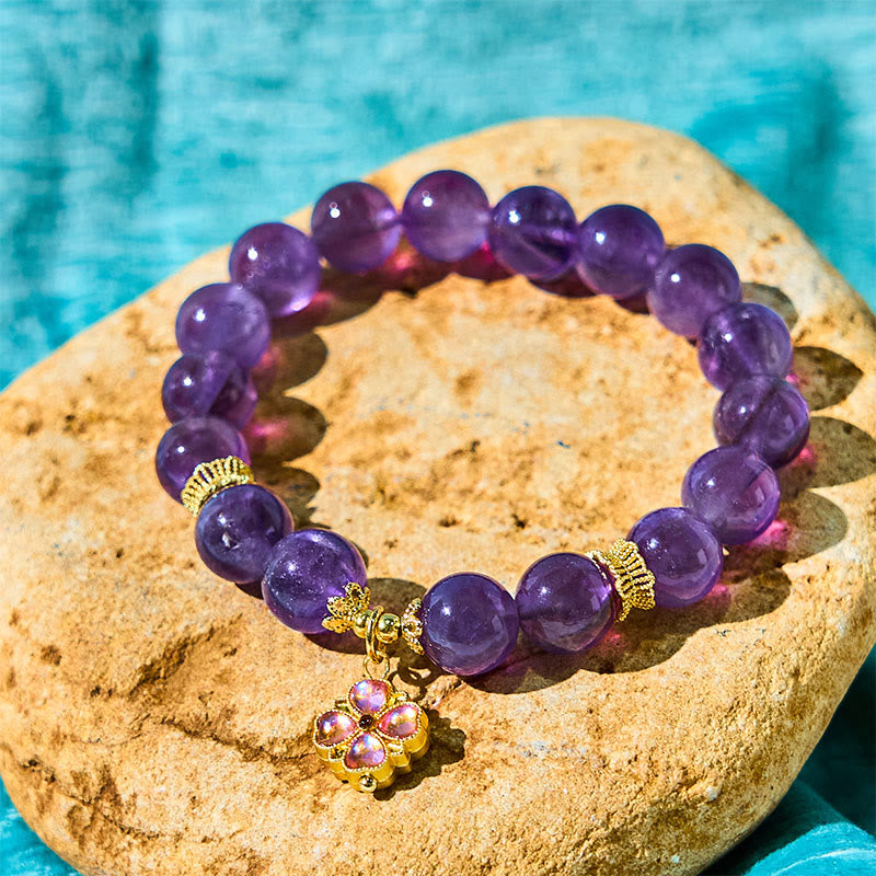 Bracelet de communication avec breloque en améthyste naturelle et trèfle à quatre feuilles de Buddha Stones