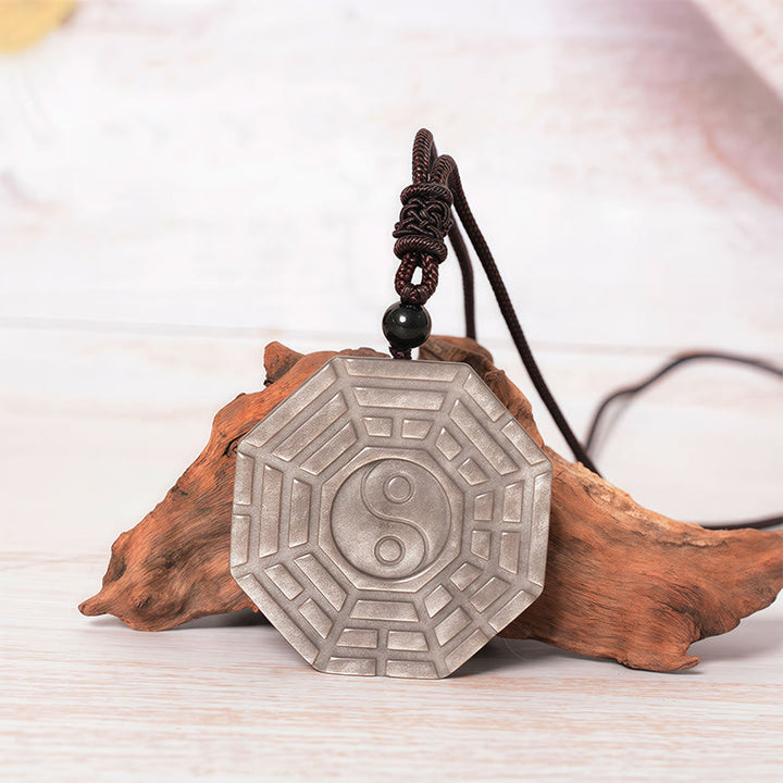 Buddha Stones Collier avec pendentif en obsidienne argentée brillante Bagua Yin Yang Symbole de protection - Obsidienne argentée - image 1