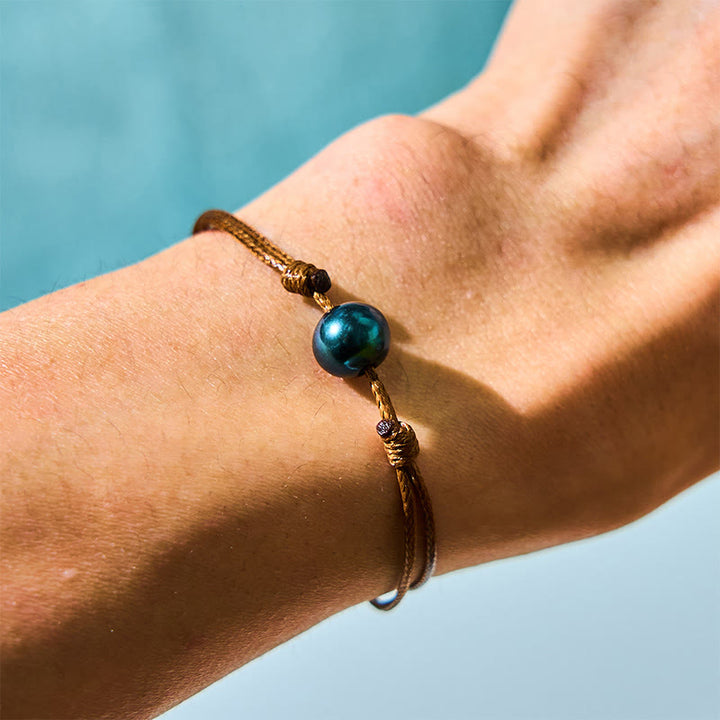 Bracelet de guérison en corde de cire avec perles noires naturelles de Tahiti et Buddha Stones