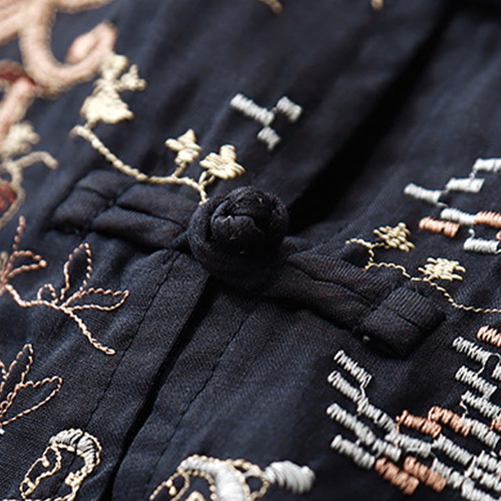 Chemise décontractée en coton à manches trois-quarts et col ras du cou avec broderies de plantes et boutons en forme de grenouille pour femmes Buddha Stones