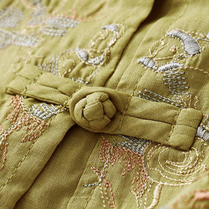 Chemise décontractée en coton à manches trois-quarts et col ras du cou avec broderies de plantes et boutons en forme de grenouille pour femmes Buddha Stones
