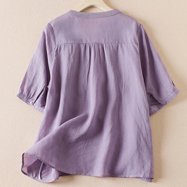 Chemise décontractée à manches courtes et col en V pour femme avec broderies de Buddha Stones et plantes - image 1