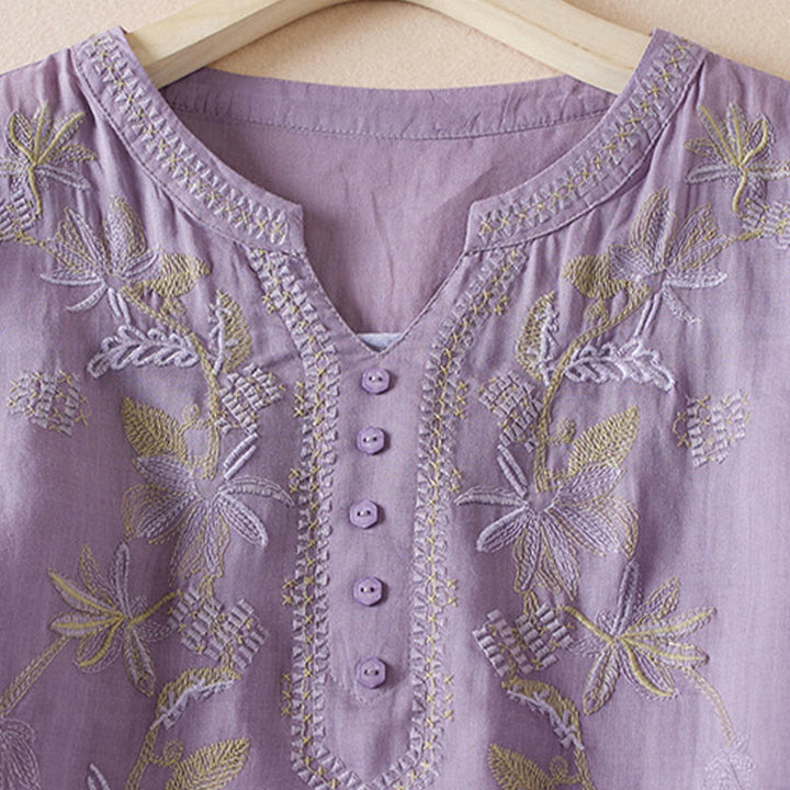 Chemise décontractée à manches courtes et col en V pour femme avec broderies de Buddha Stones et plantes - image 2