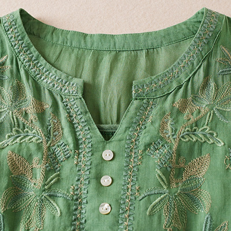 Chemise décontractée à manches courtes et col en V pour femme avec broderies de Buddha Stones et plantes - image 24