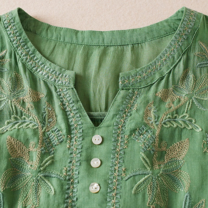 Chemise décontractée à manches courtes et col en V pour femme avec broderies de Buddha Stones et plantes