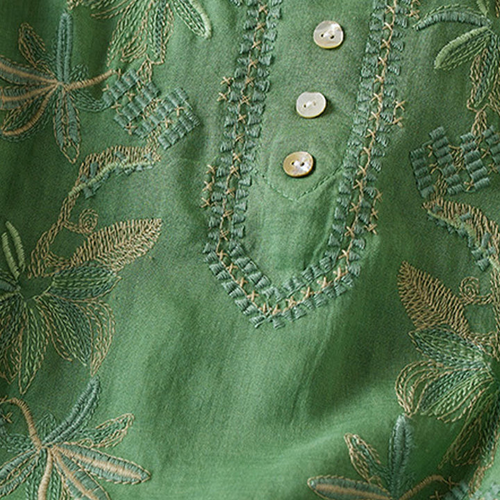 Chemise décontractée à manches courtes et col en V pour femme avec broderies de Buddha Stones et plantes - image 28