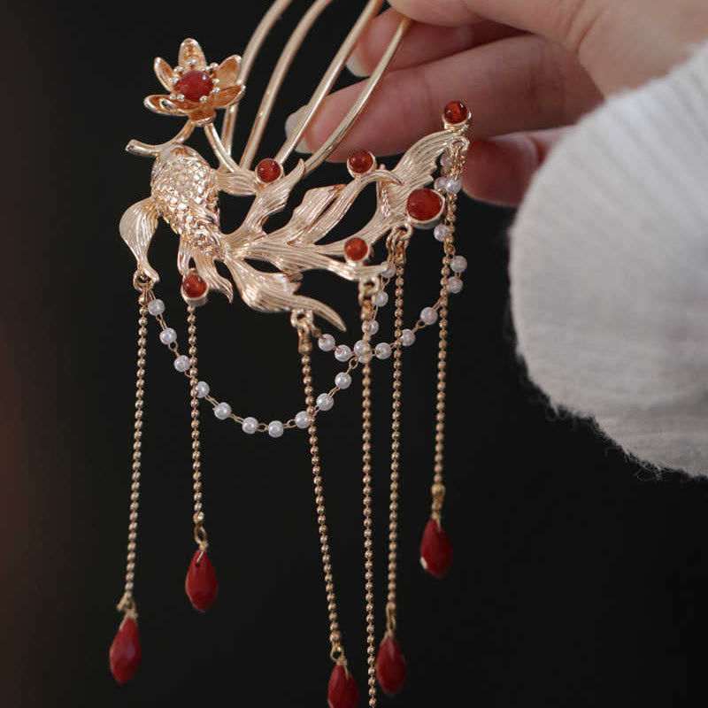 Peigne à cheveux en forme de fleur de poisson koï de style chinois avec Buddha Stones et agate rouge en cuivre plaqué or