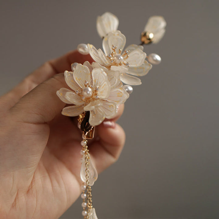 Pince à cheveux latérale classique à pompon en magnolia de Buddha Stones