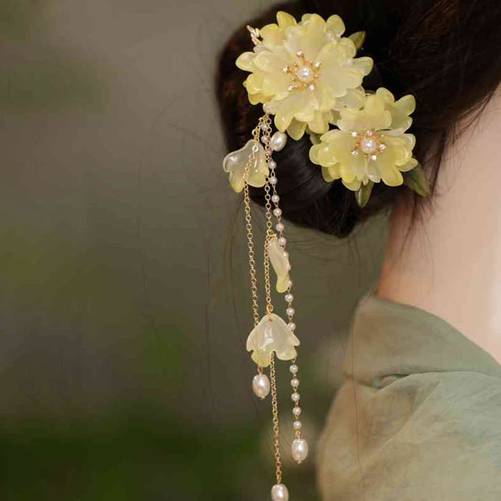Pince à cheveux latérale classique à pompon en magnolia de Buddha Stones