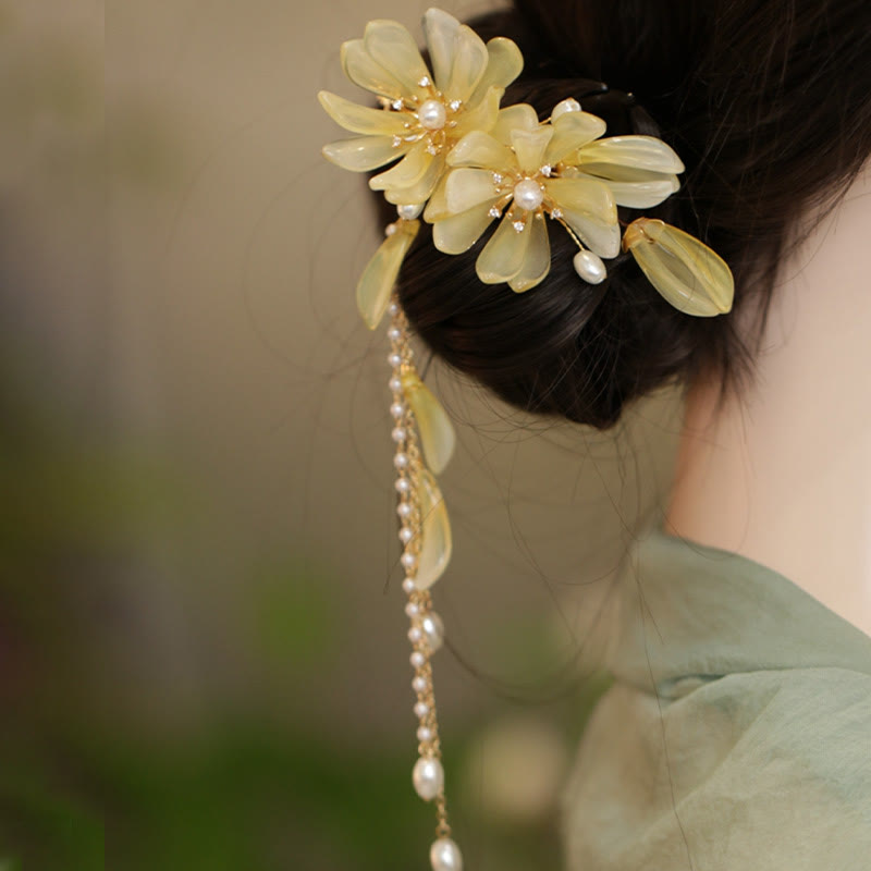 Pince à cheveux latérale classique à pompon en magnolia de Buddha Stones