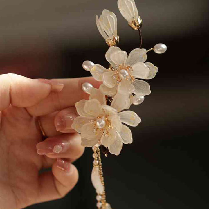Pince à cheveux latérale classique à pompon en magnolia de Buddha Stones