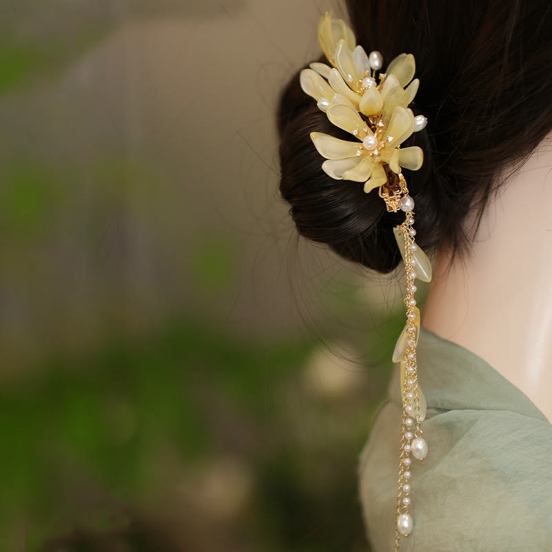 Pince à cheveux latérale classique à pompon en magnolia de Buddha Stones