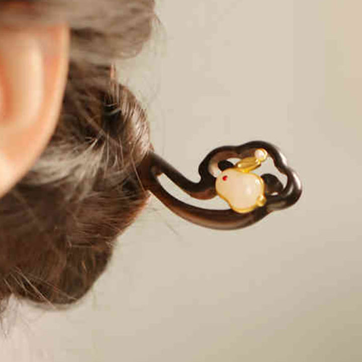 Épingle à cheveux de protection en bois de santal avec nuage de bon augure et Buddha Stones