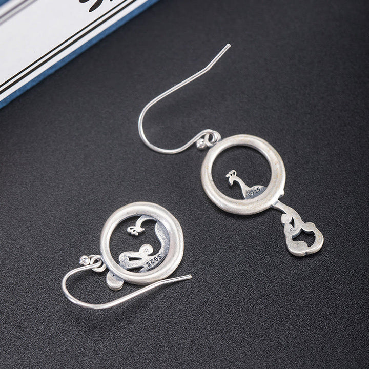 Boucles d'oreilles rondes asymétriques en argent sterling 925 avec Buddha Stones et motif paon
