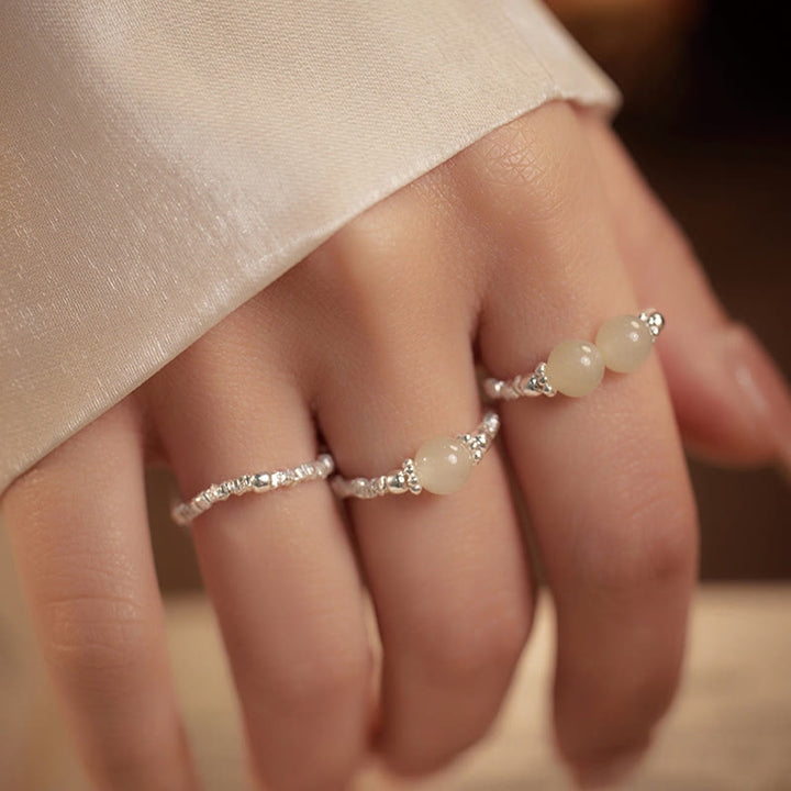 Bague élastique porte-bonheur en argent sterling 925 avec petites perles de jade Hetian naturelles et pierres de Buddha Stones
