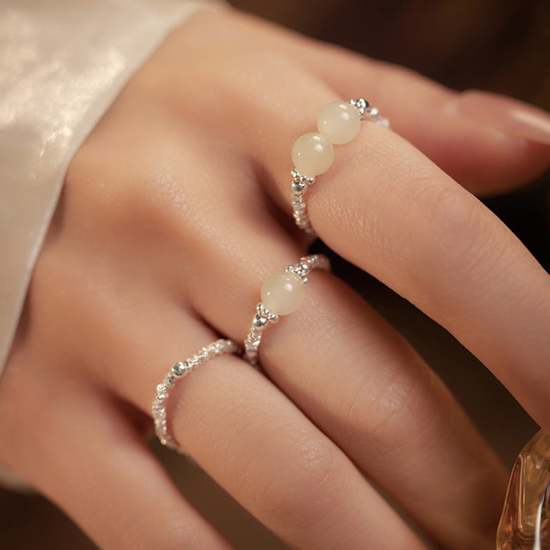 Bague élastique porte-bonheur en argent sterling 925 avec petites perles de jade Hetian naturelles et pierres de Buddha Stones